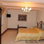 Palazzo Mantegna Bed & Breakfast Martone