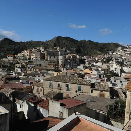 Palazzo Mantegna 3* Martone