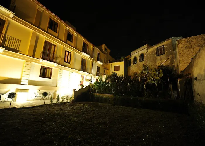 Palazzo Mantegna 3* Martone